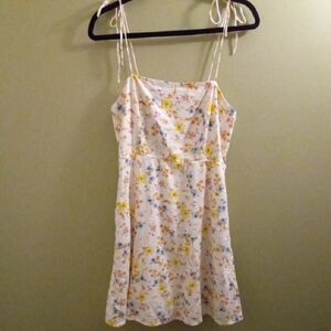 Womans M Old Navy Floral Dress - White, Yellow, Blue Stretchy Summer Flowy